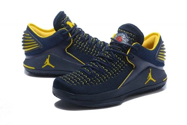 A J XXXII Low 32 University of Michigan Men's Basketball Sneakers Asic Shoes