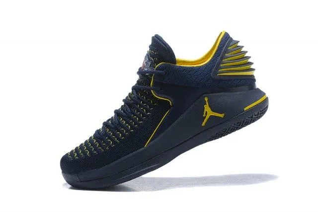 A J XXXII Low 32 University of Michigan Men's Basketball Sneakers Asics Gel-excite 4 Running Shoe