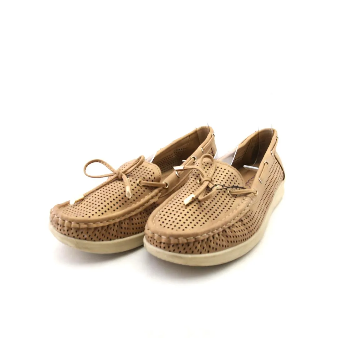 GLORIA VANDERBILT . Contour Casual Shoes