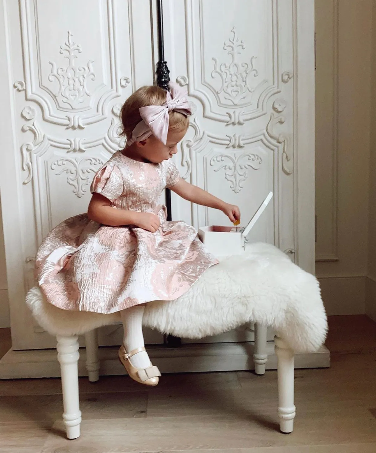 Asics Cold Weather Shoes Age of Innocence Ellen Gold shoes