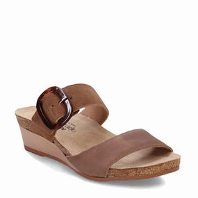 Trendy Beach Footwear Fresh Mood Women's Naot, Kingdom Sandal