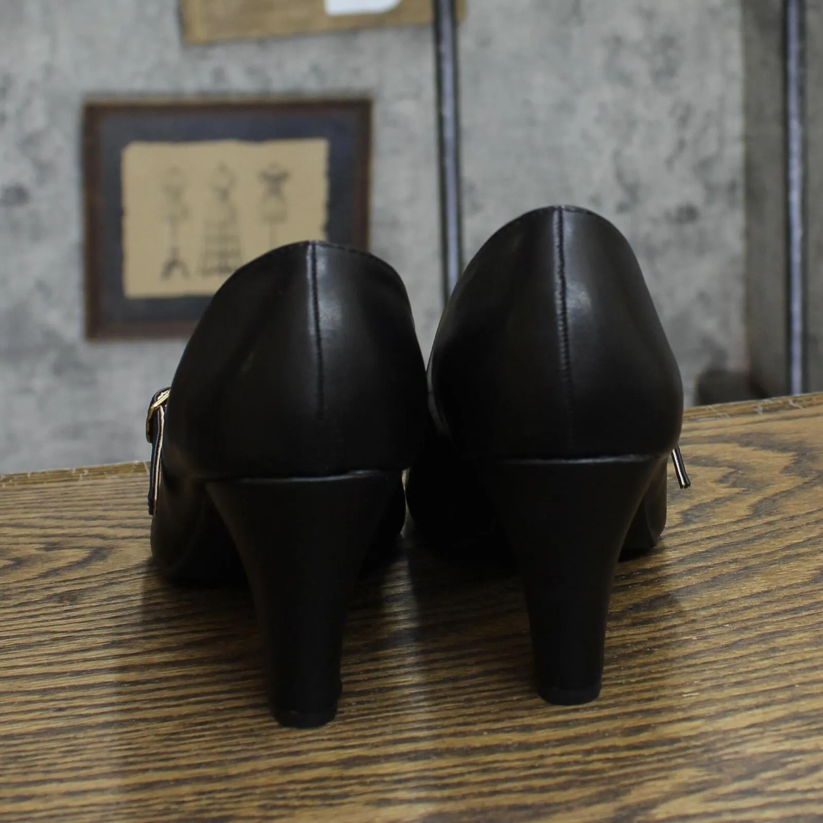 Journee Collection Womens Windy Round Toe Block Heel Mary Jane Pumps Black 7.5M Used Dress Shoes