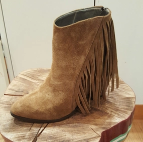 Elegant Sandals Luxury Appeal B Unique Fringe Boot - Mocha