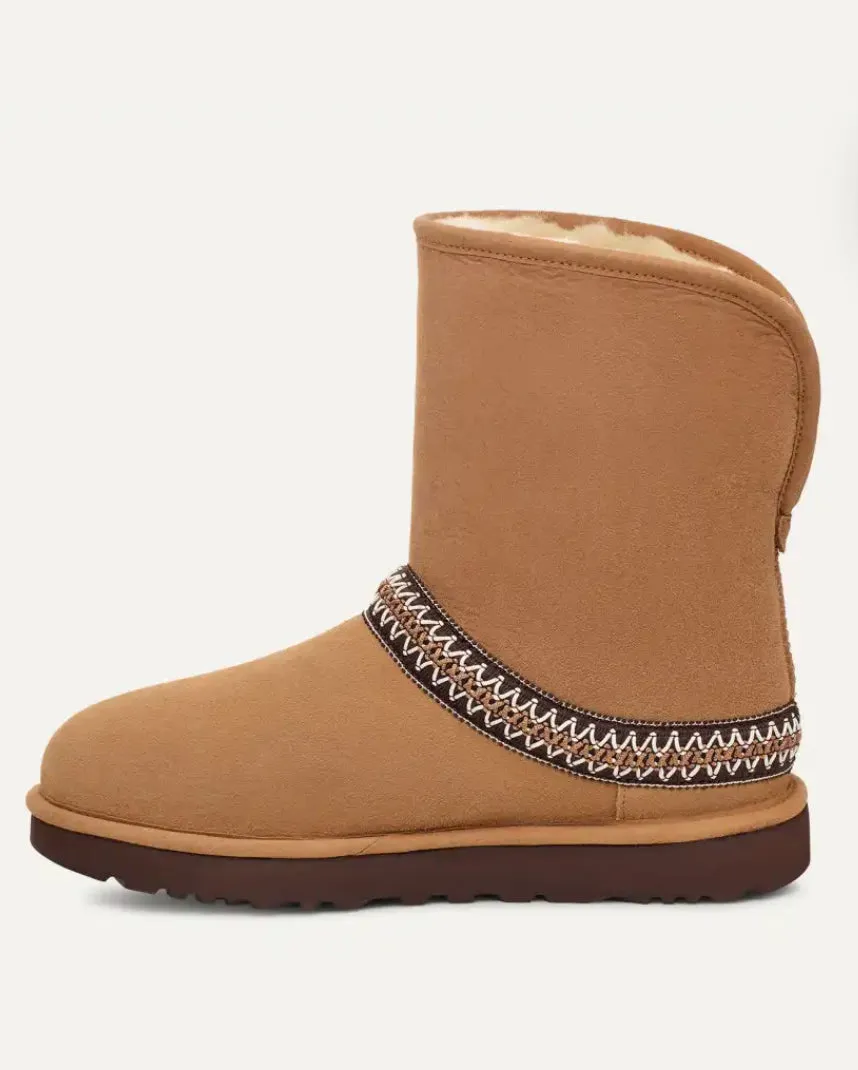 Ugg: Classic Short Crescent in Chestnut 1161770-CHE Adidas Shoes Bape