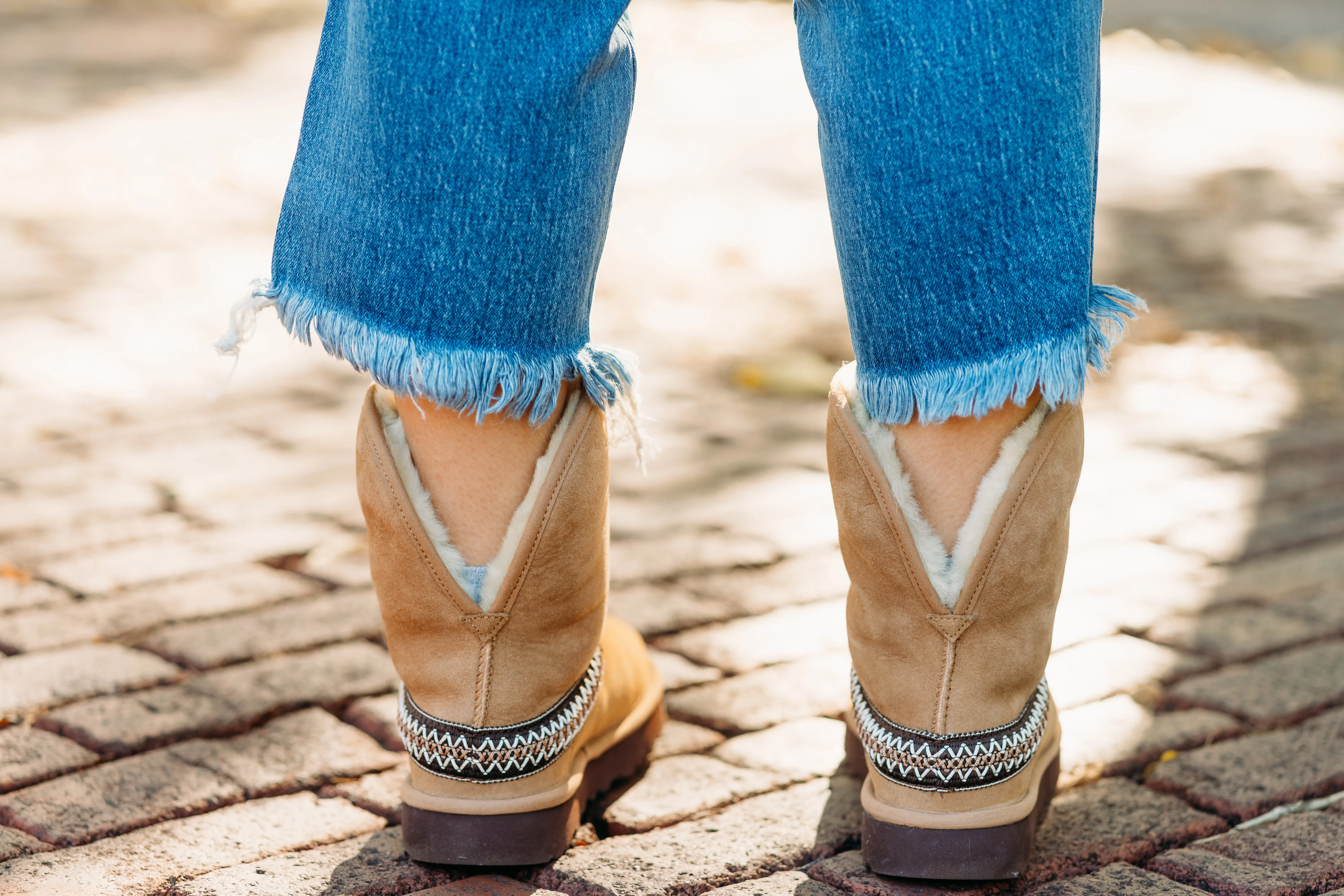 Adidas X Lego Shoes Ugg: Classic Short Crescent in Chestnut 1161770-CHE