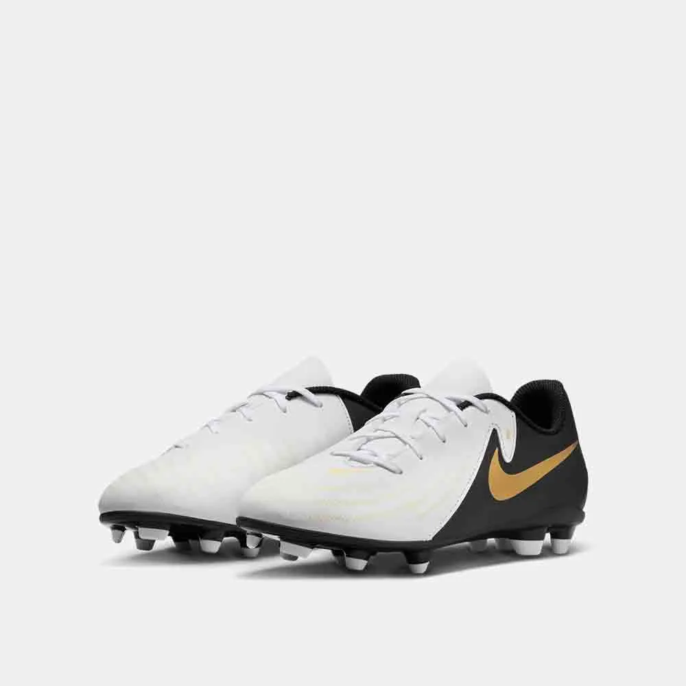 Kids' Nike Phantom GX 2 Club Soccer Cleats Soccer Cleats On Turf