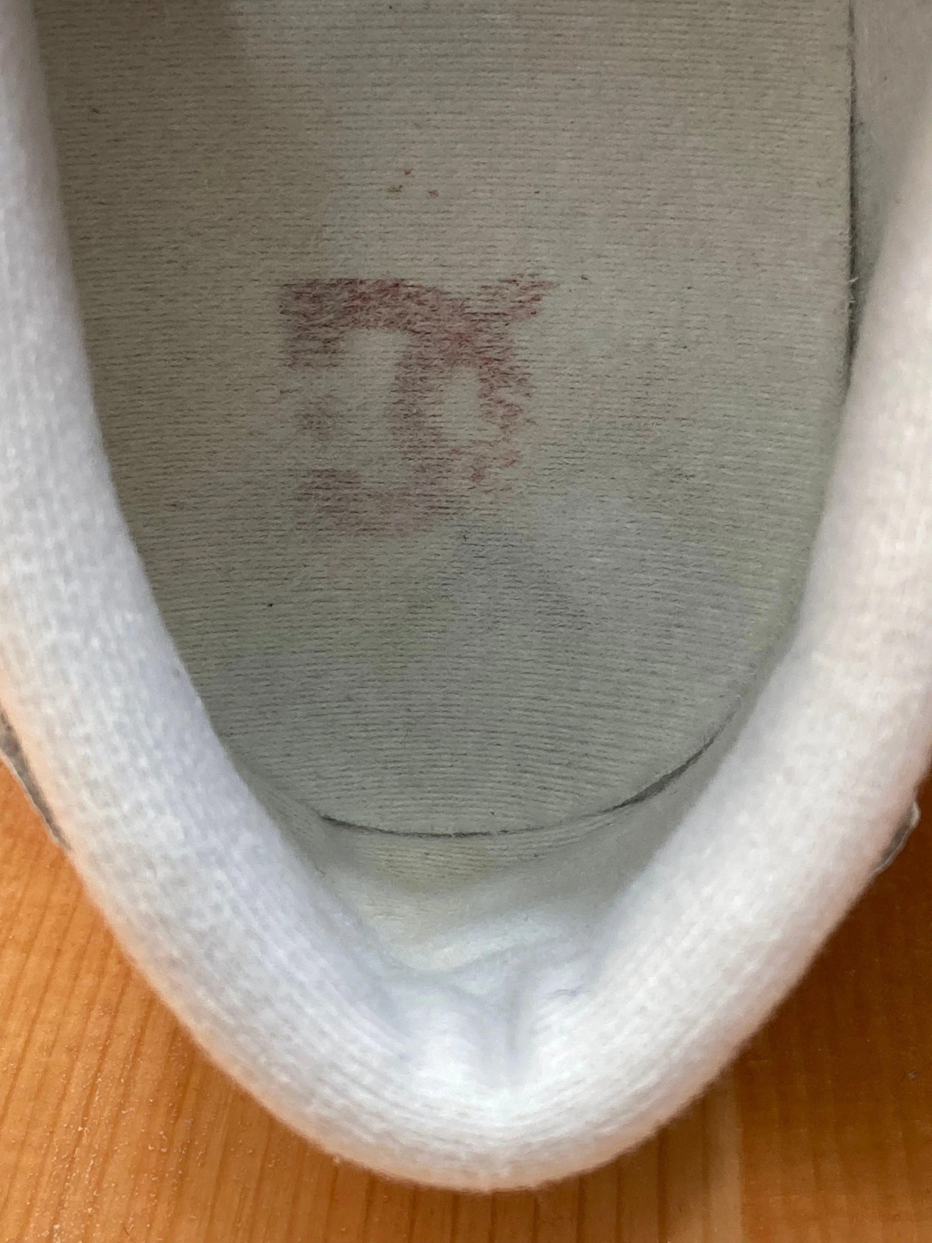 DC VILLAIN Youth Size 5 Casual Slip On Leather Skateboarding Shoes Sneakers White Platform Slippers Fluffy