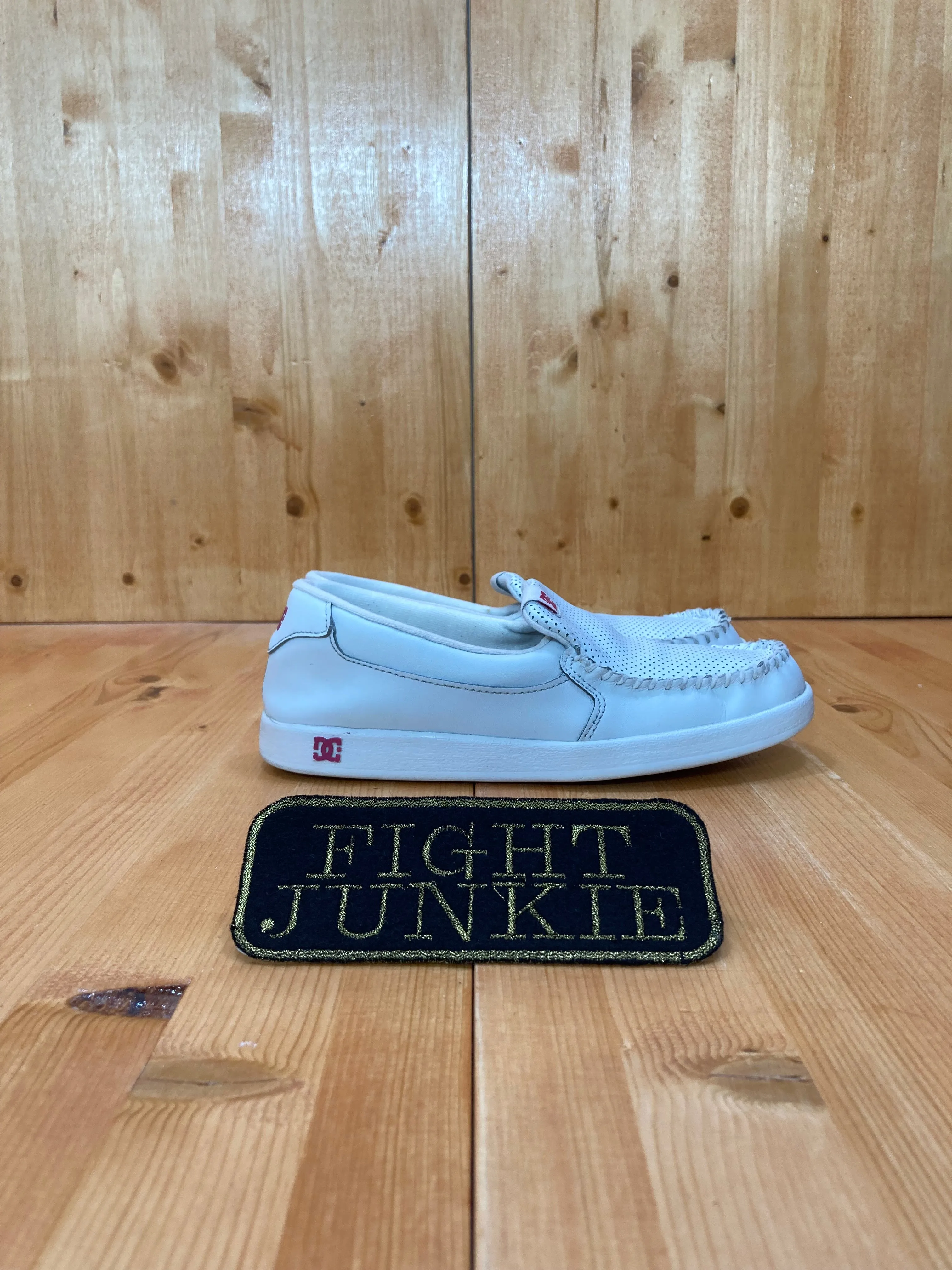 DC VILLAIN Youth Size 5 Casual Slip On Leather Skateboarding Shoes Sneakers White Male Slippers