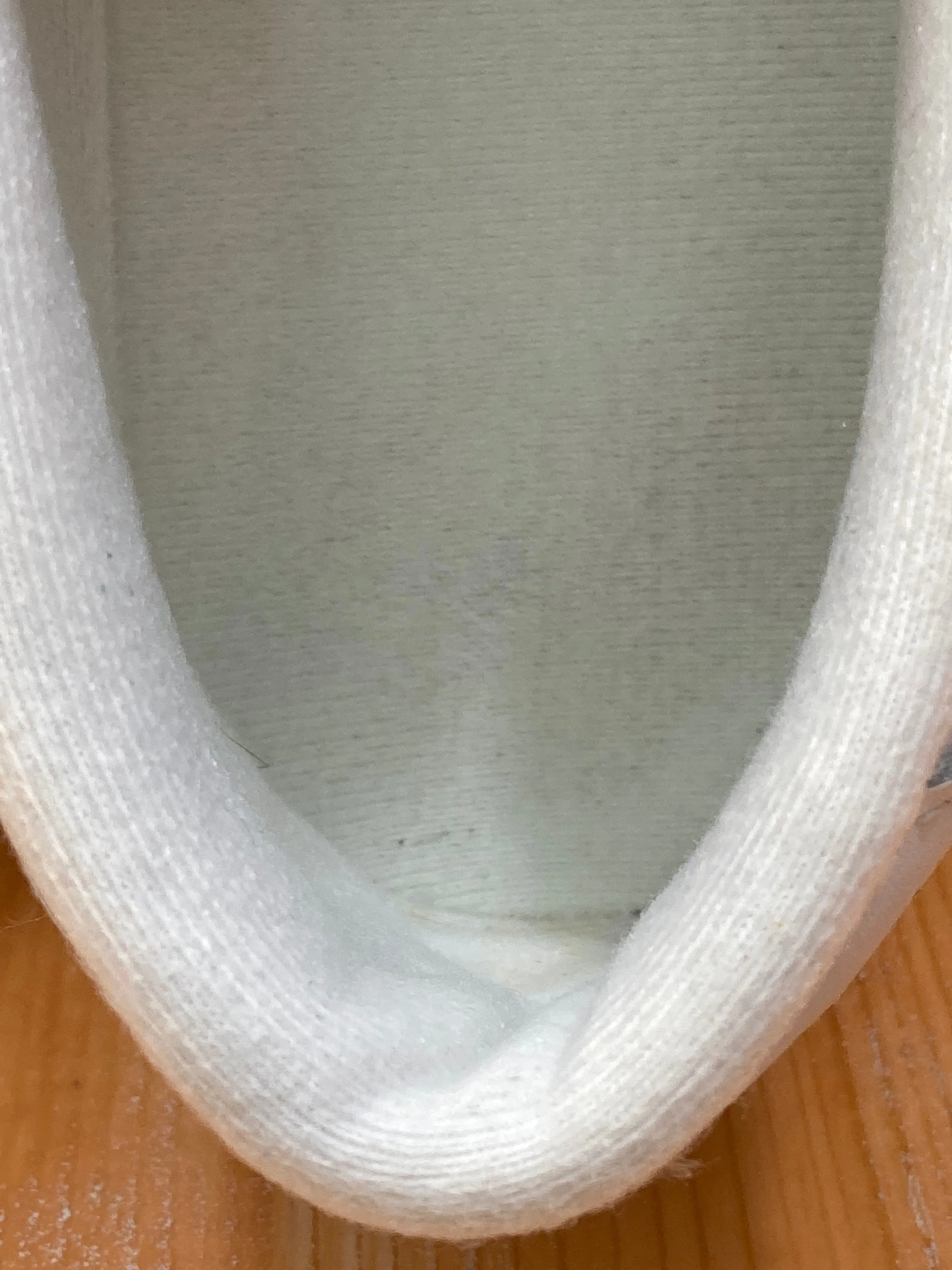 Safety Slippers DC VILLAIN Youth Size 5 Casual Slip On Leather Skateboarding Shoes Sneakers White