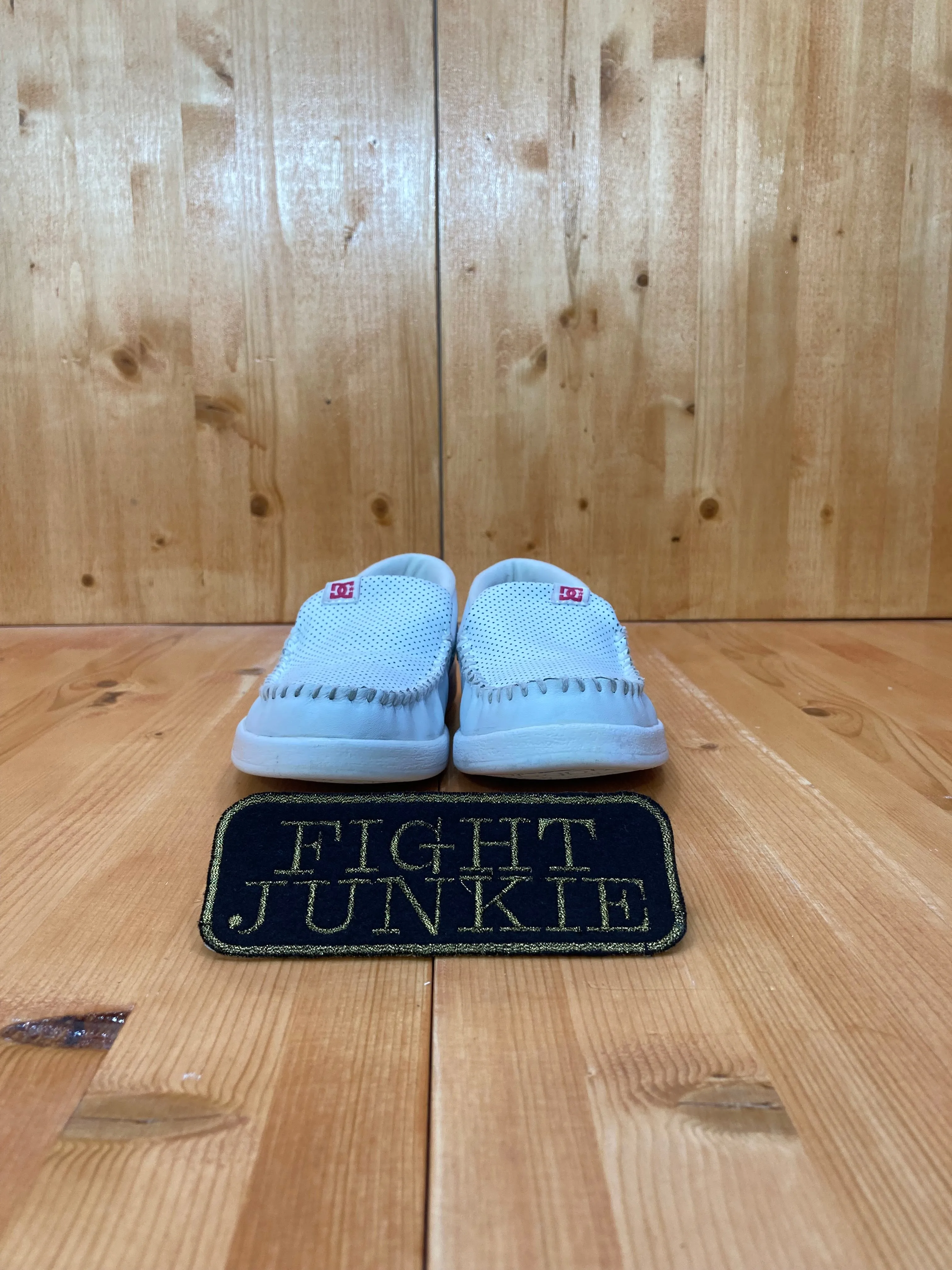 Fire Truck Slippers DC VILLAIN Youth Size 5 Casual Slip On Leather Skateboarding Shoes Sneakers White