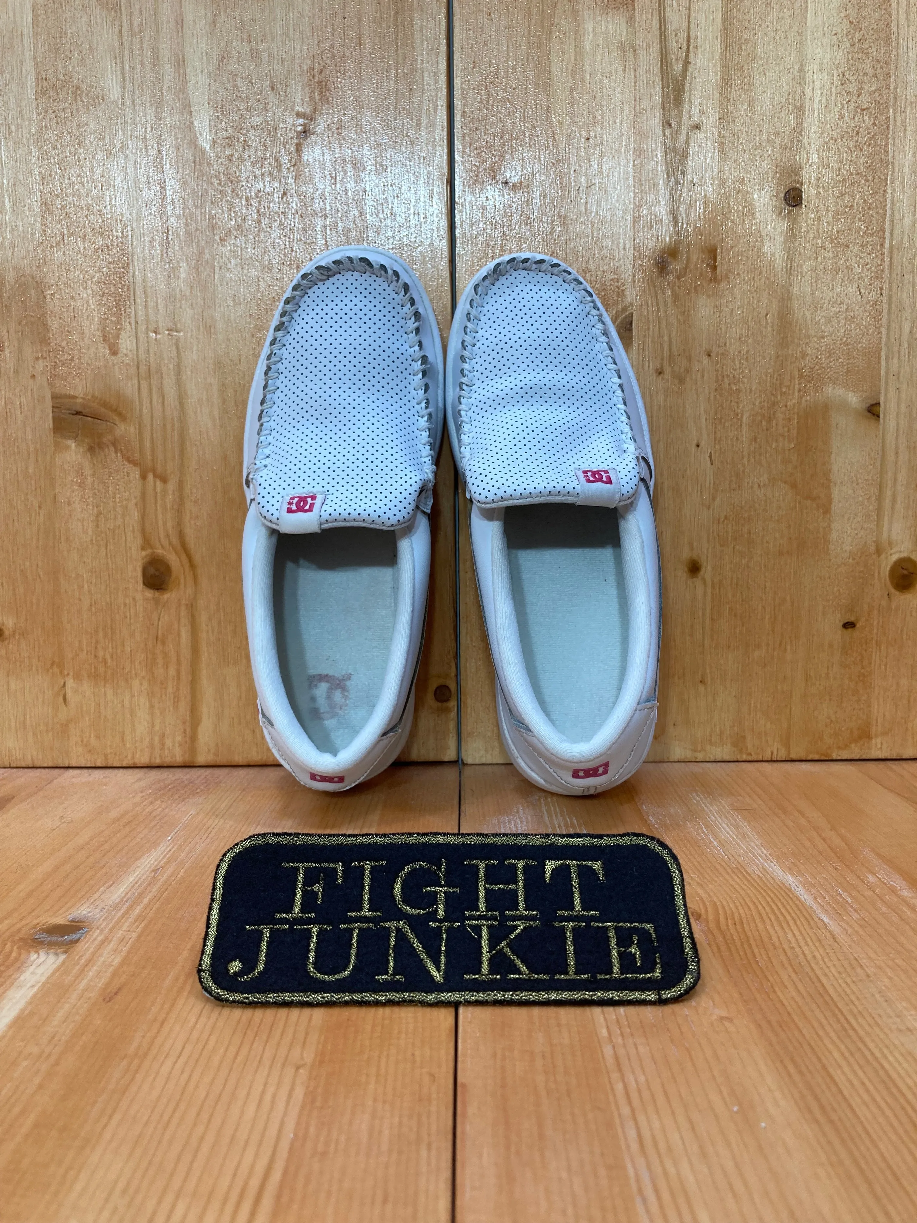 DC VILLAIN Youth Size 5 Casual Slip On Leather Skateboarding Shoes Sneakers White Croc Slides