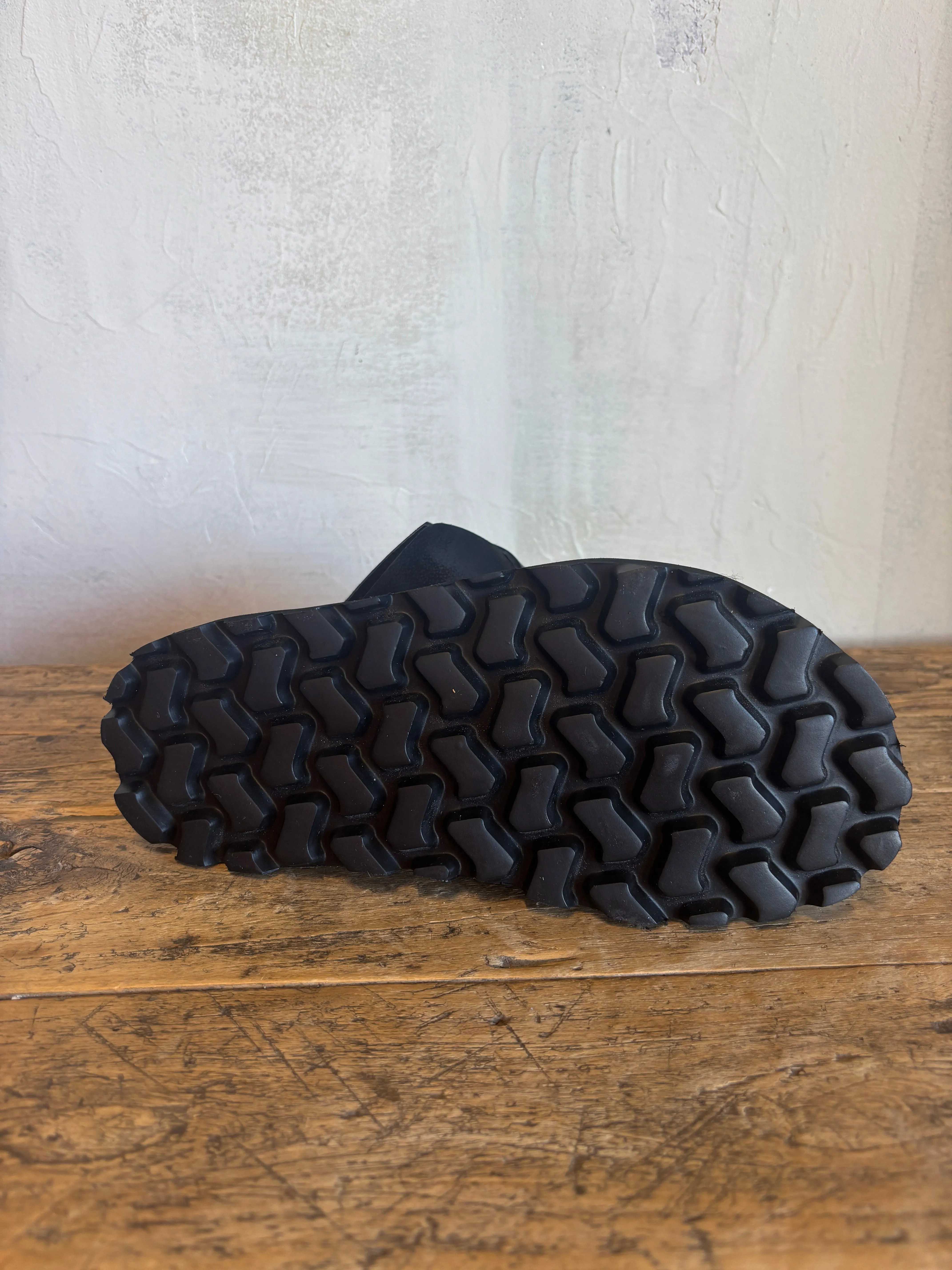 Crossed Leather Slide in Nero Asics Gel Fit Tempo 2 Fitness Shoe