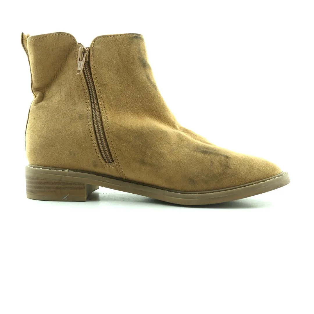 Champs Casual Shoes UNIVERSAL THREAD .