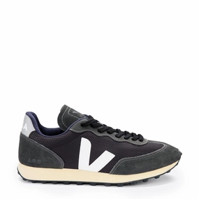 Speed Focus Heel counter minimizes wobble during lift-offs Veja Rio Branco Black White Oxford Grey