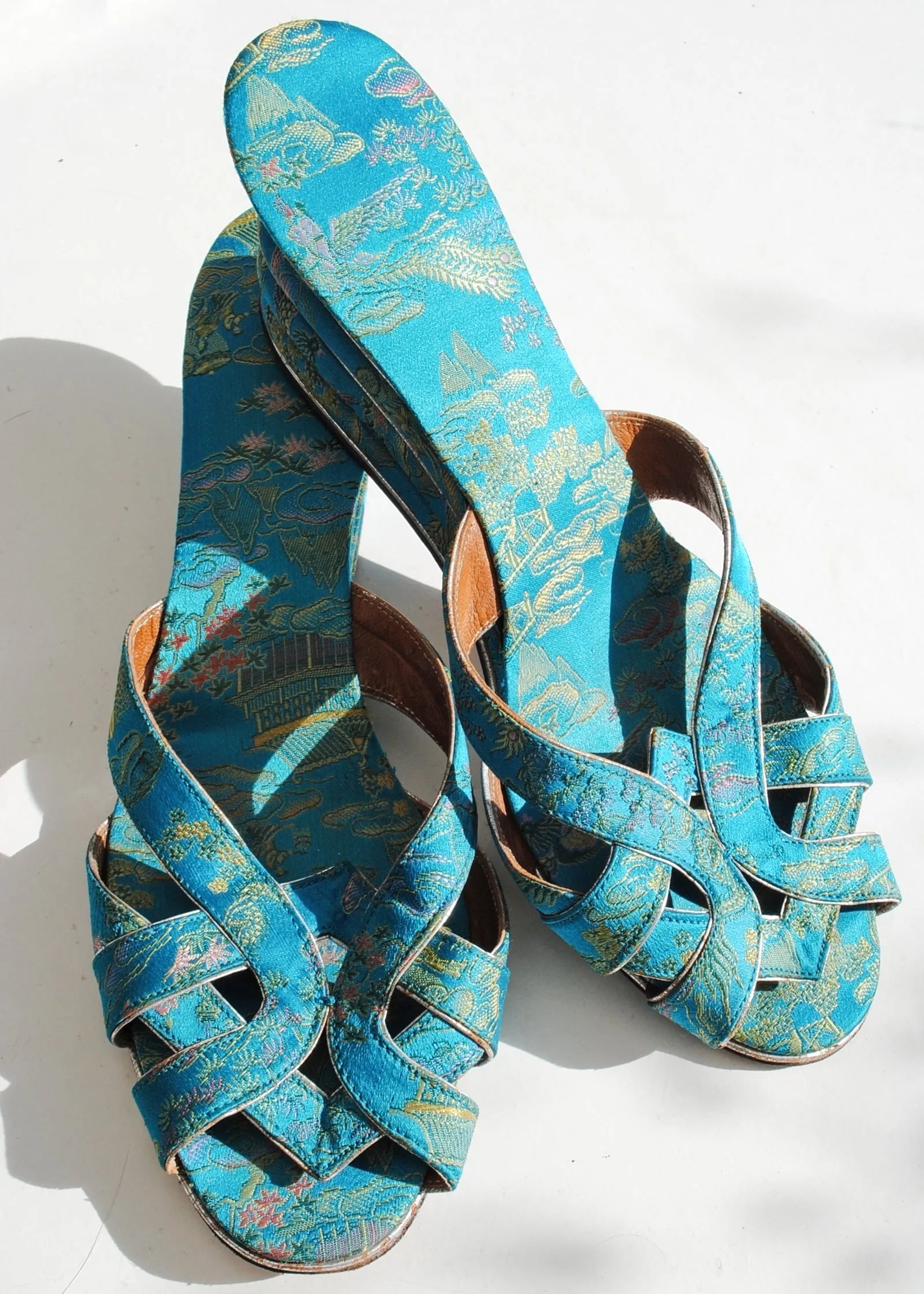 Trip Slippers Stunning Vintage 40s Turquoise Brocade Housecoat with Slippers