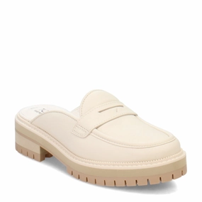 Women's Toms, Cara Mule Hold Guard