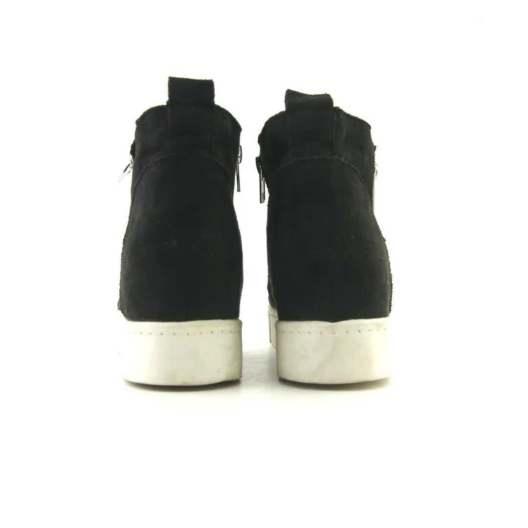 Swims Casual Shoes SODA  .