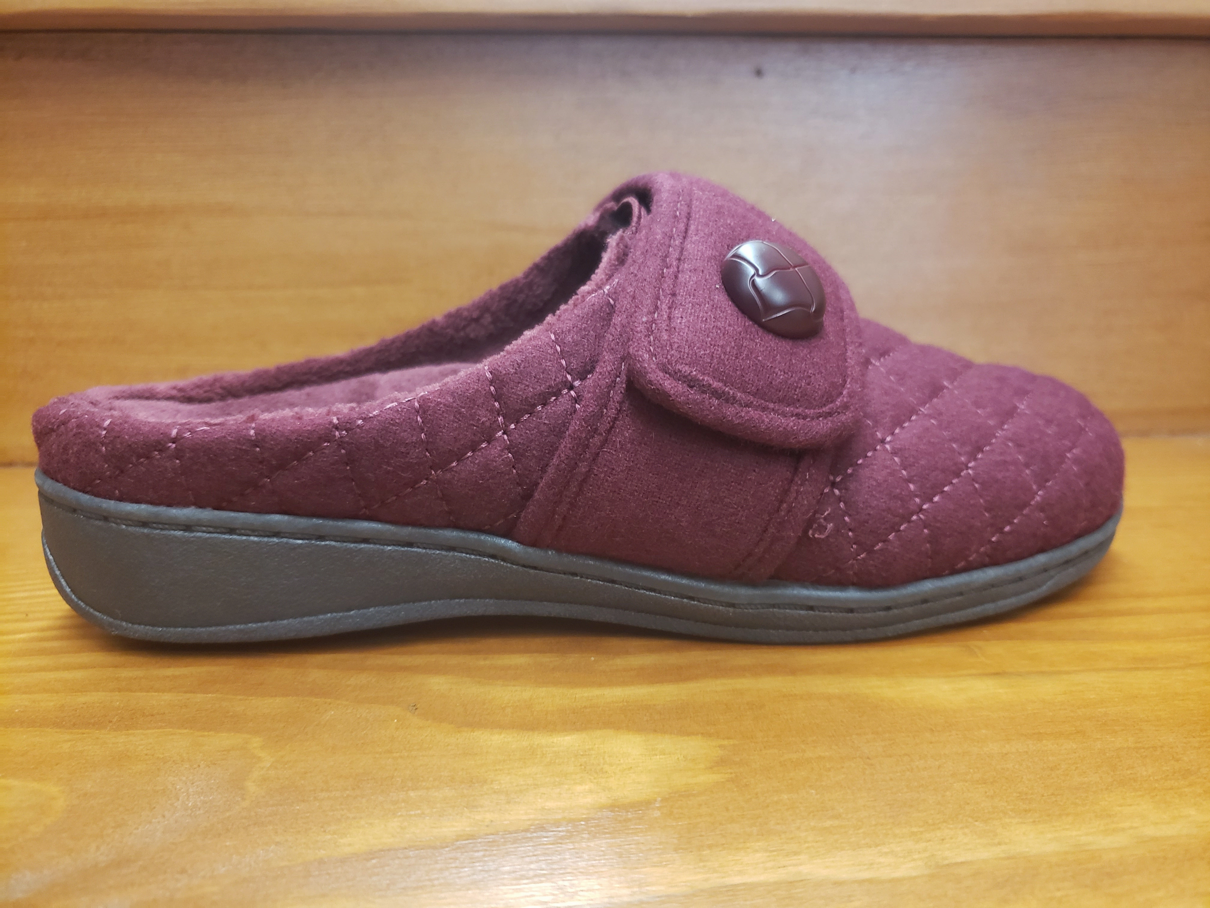 Vionic Carlin slipper Wine Flexible Sole