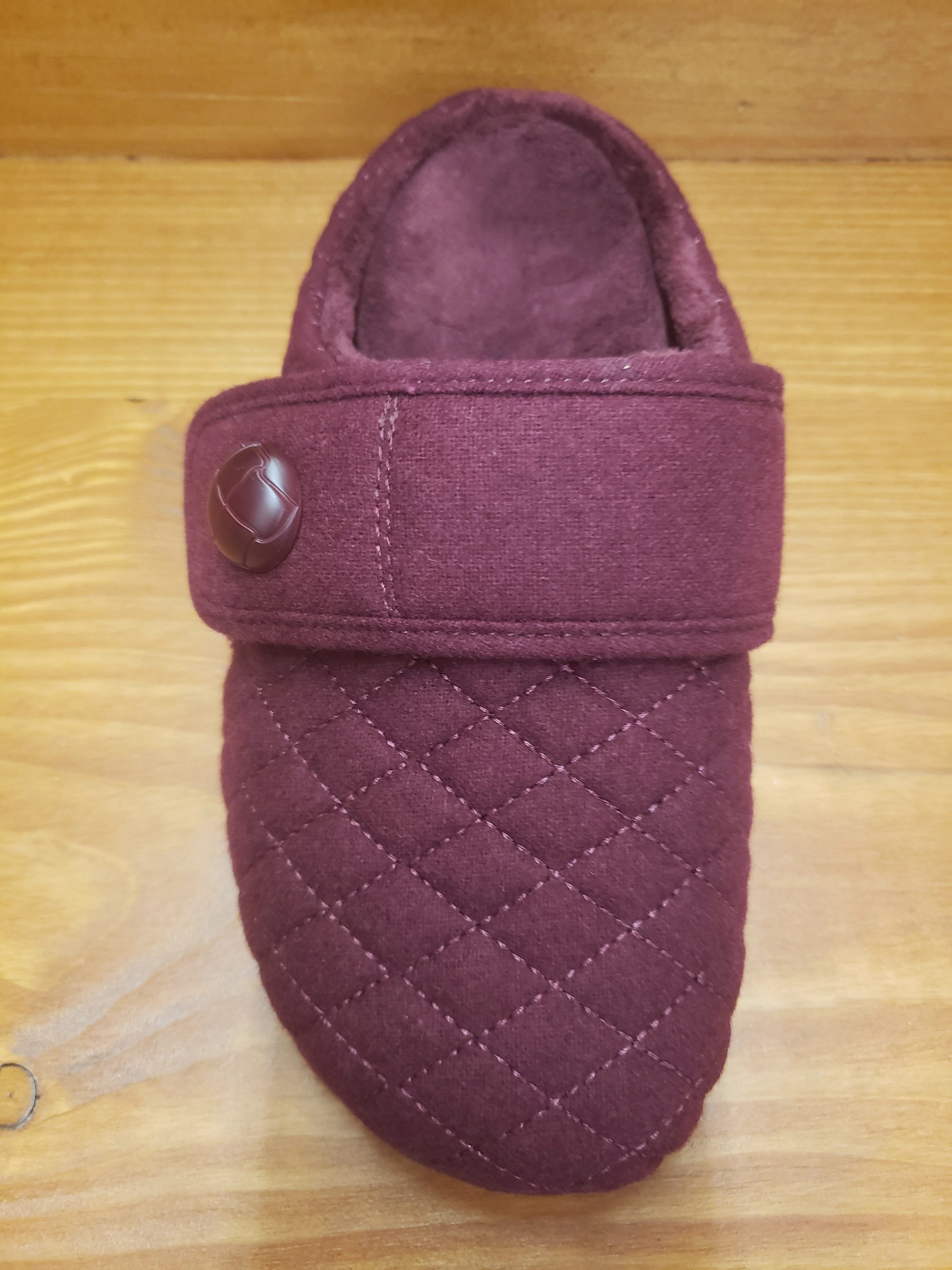 Vionic Carlin slipper Wine Anti   Bacterial Flexible Construction