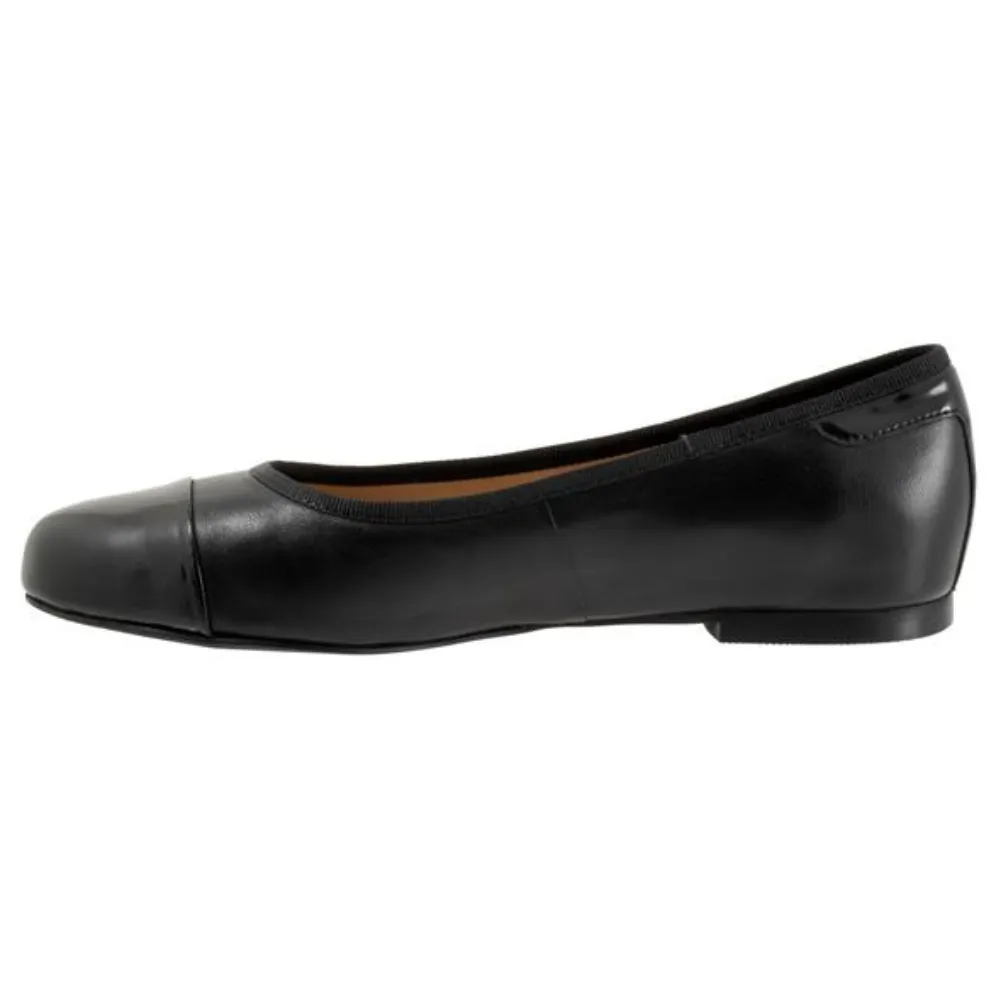 Trotters Clara Black Leather Flat (Women's)
