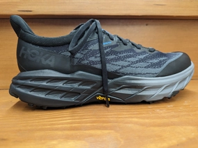 wet surface leatherette Hoka Speedgoat 5 GTX Black/Black 1127912 BBLC
